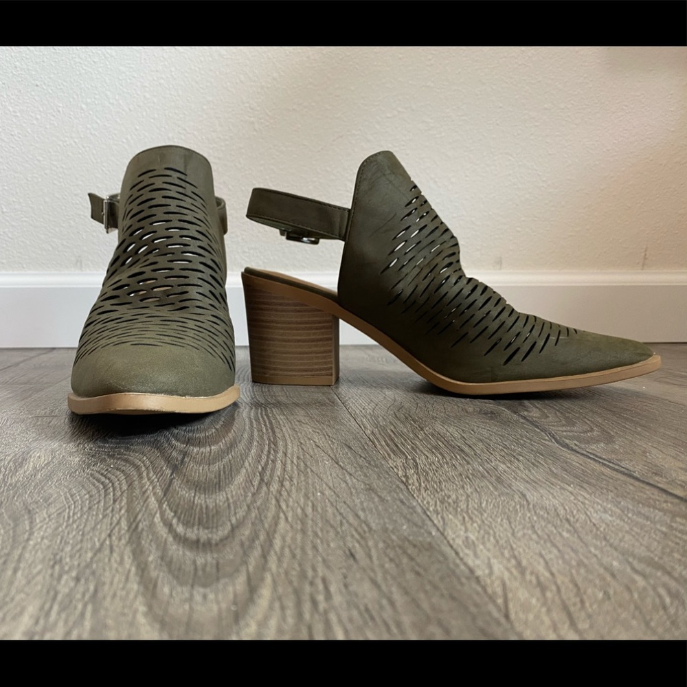 10(XL) wedged shoes